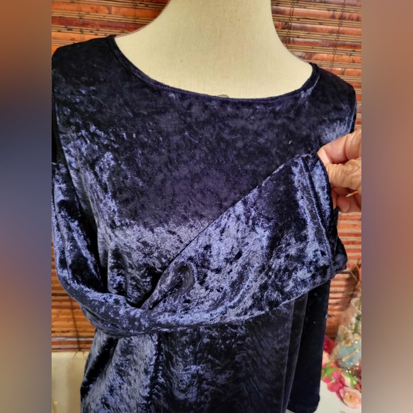 Elegant Velvet Navy Blue Women's Top - Picture 2 of 3